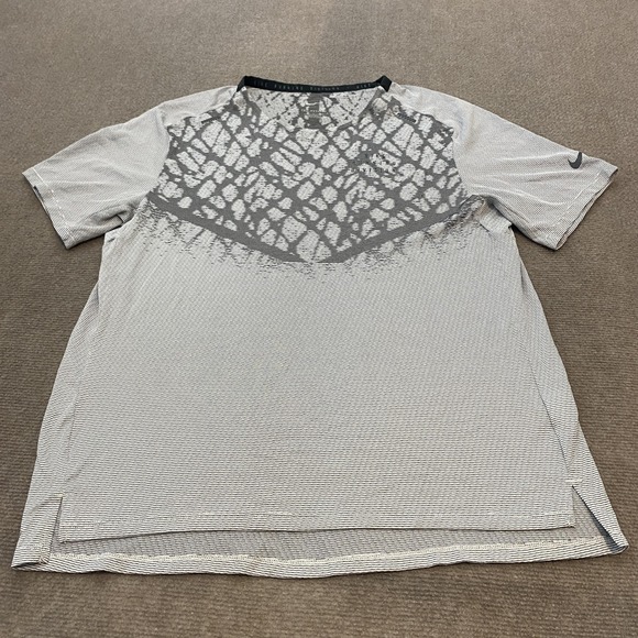 Nike Shirt Mens Large Gray Dri-FIT ADV Running Division Short Sleeve DQ4778-014 - Picture 1 of 10